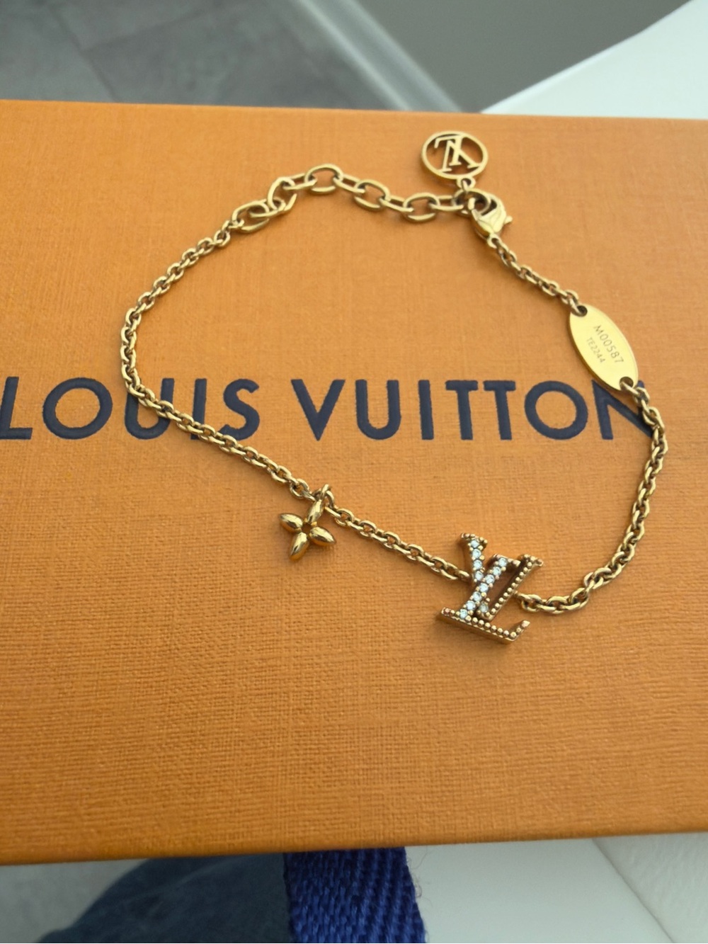 Louis Vuitton M00587 LV Iconic Gold Bracelet - Picture 6 of 11